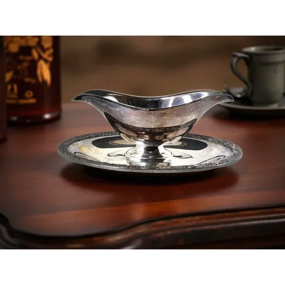 Vintage W.M.Rogers and Sons Victorian Rose Silver Plated Gravy Boat - Picture 2 of 11